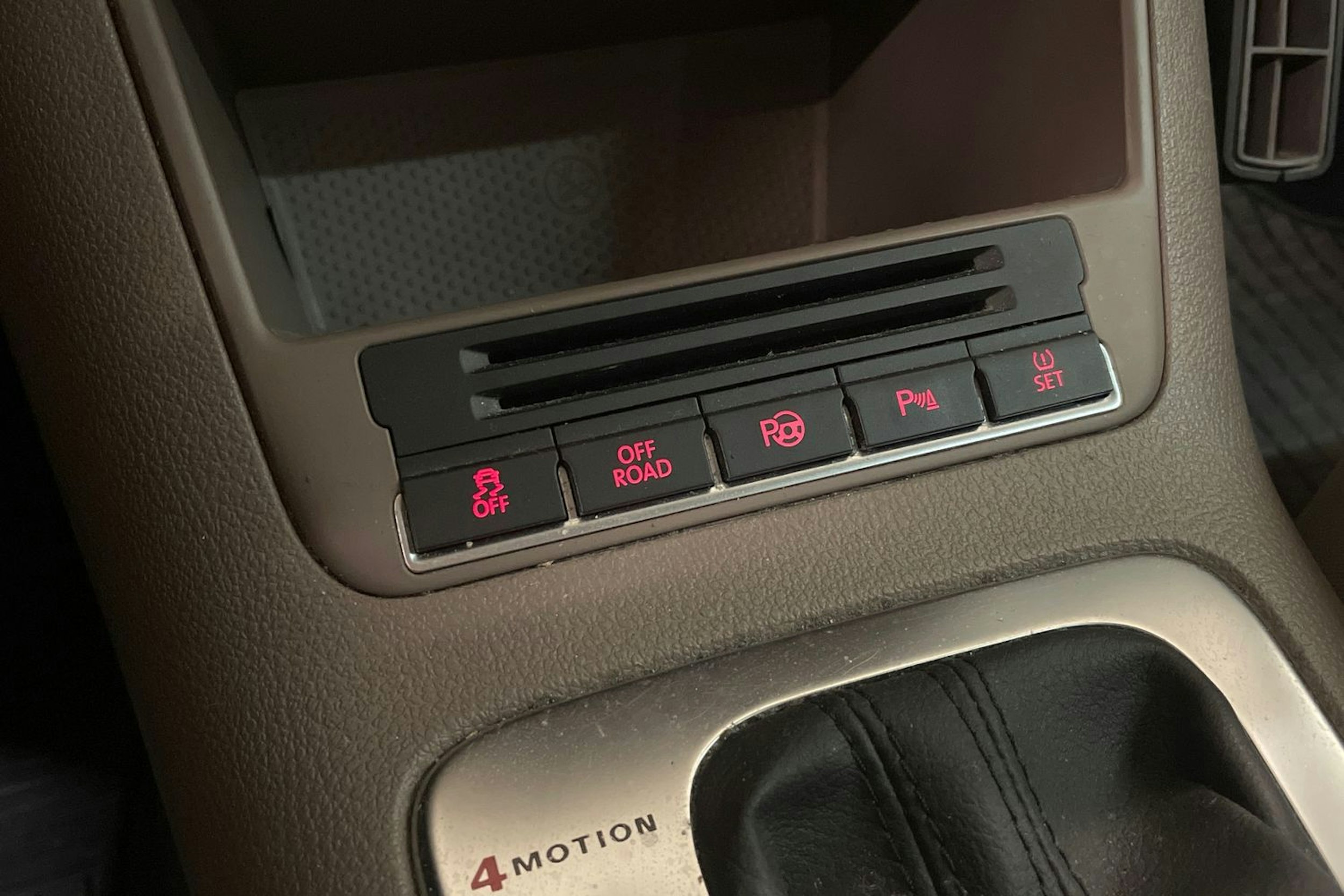 Musta Volkswagen Tiguan 2010 kuva 20.