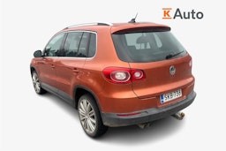 punainen Volkswagen Tiguan 2010 kuva 2.
