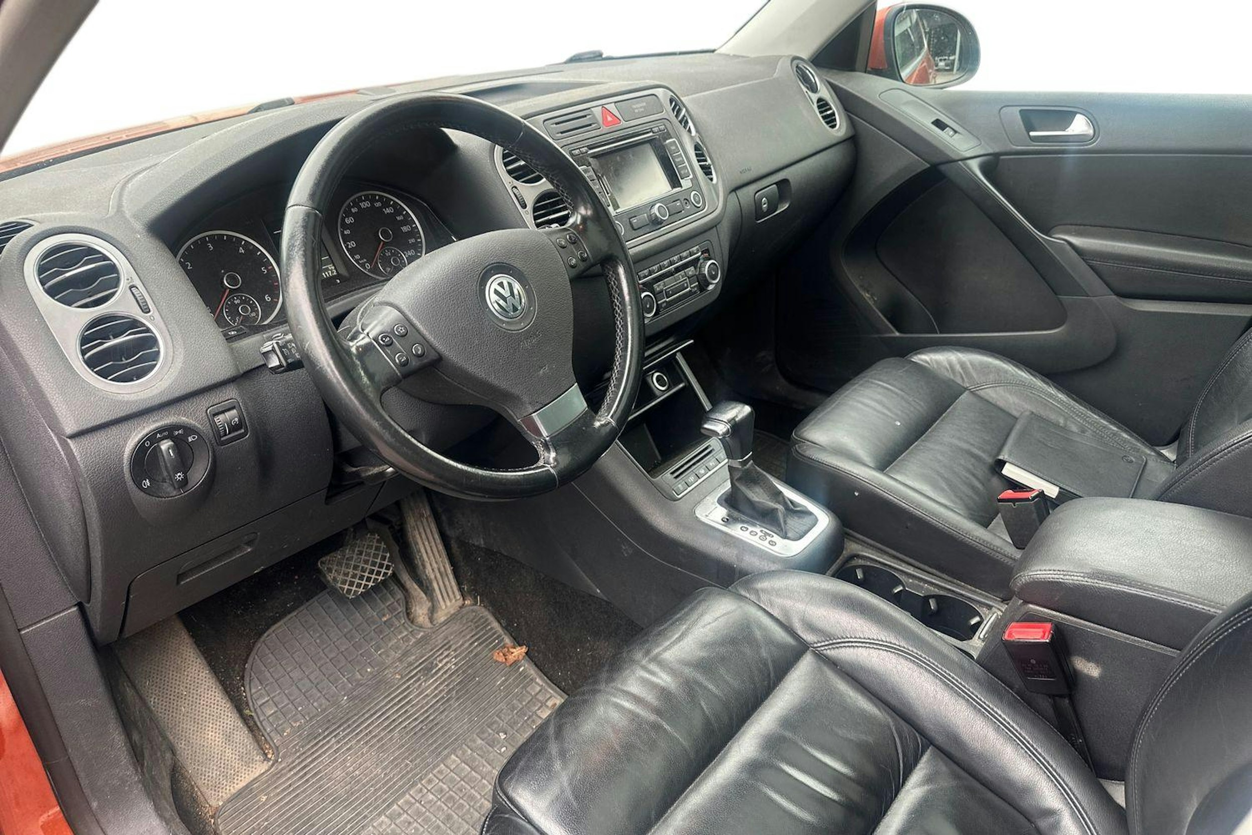 punainen Volkswagen Tiguan 2010 kuva 3.