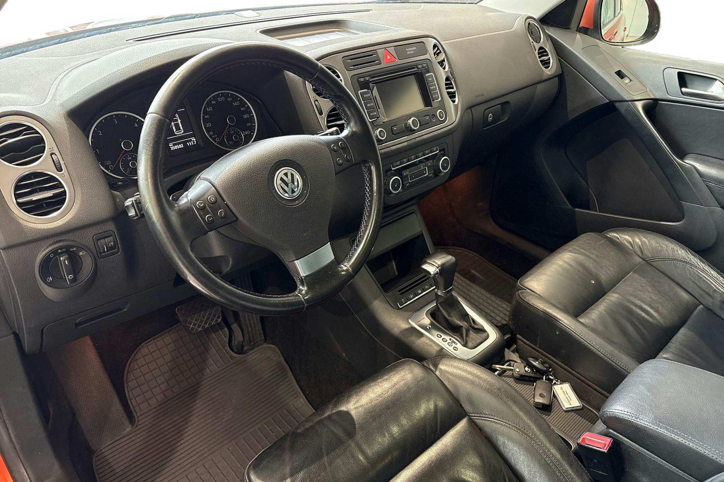 punainen Volkswagen Tiguan 2010 kuva 7.