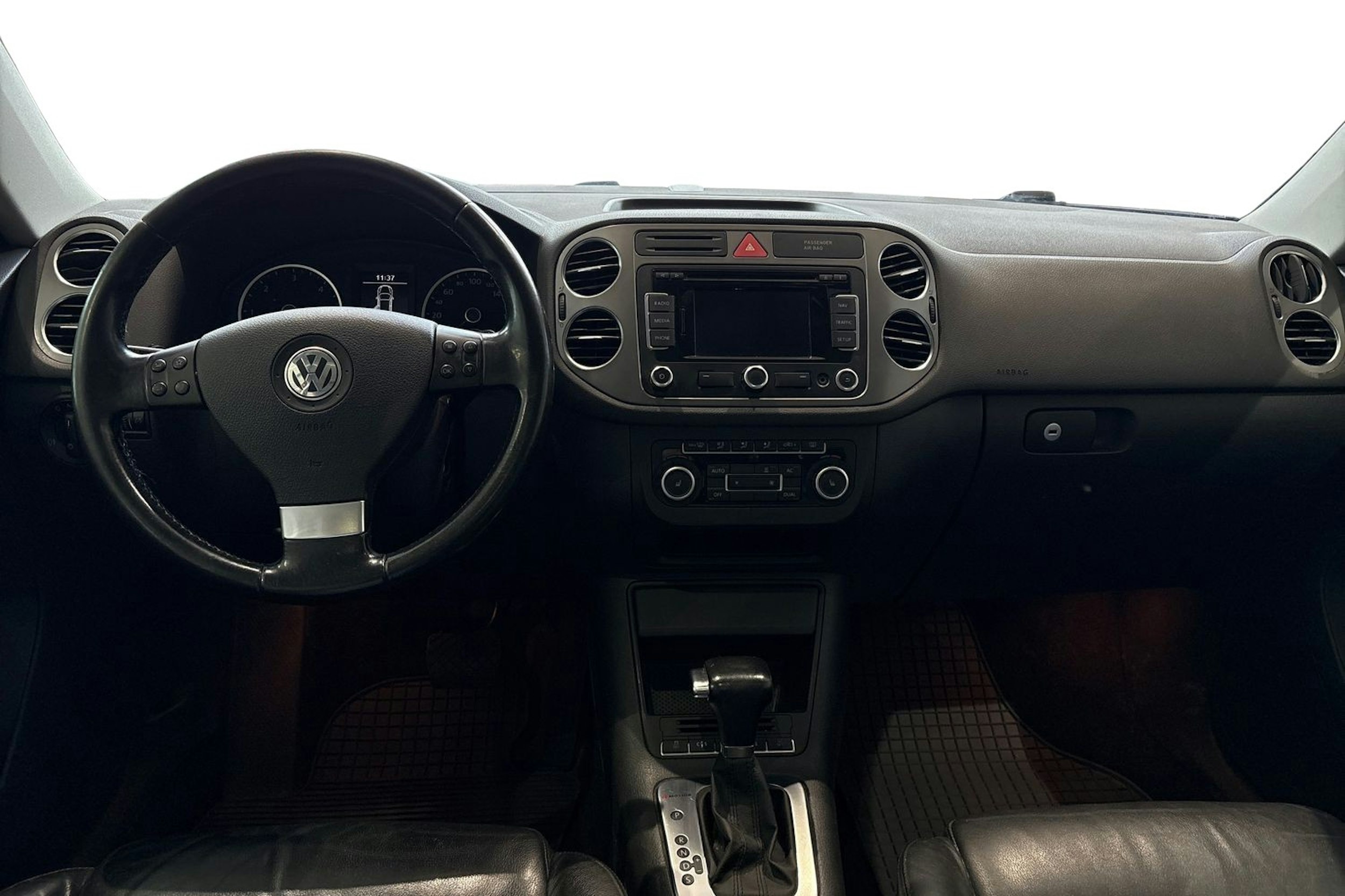punainen Volkswagen Tiguan 2010 kuva 9.