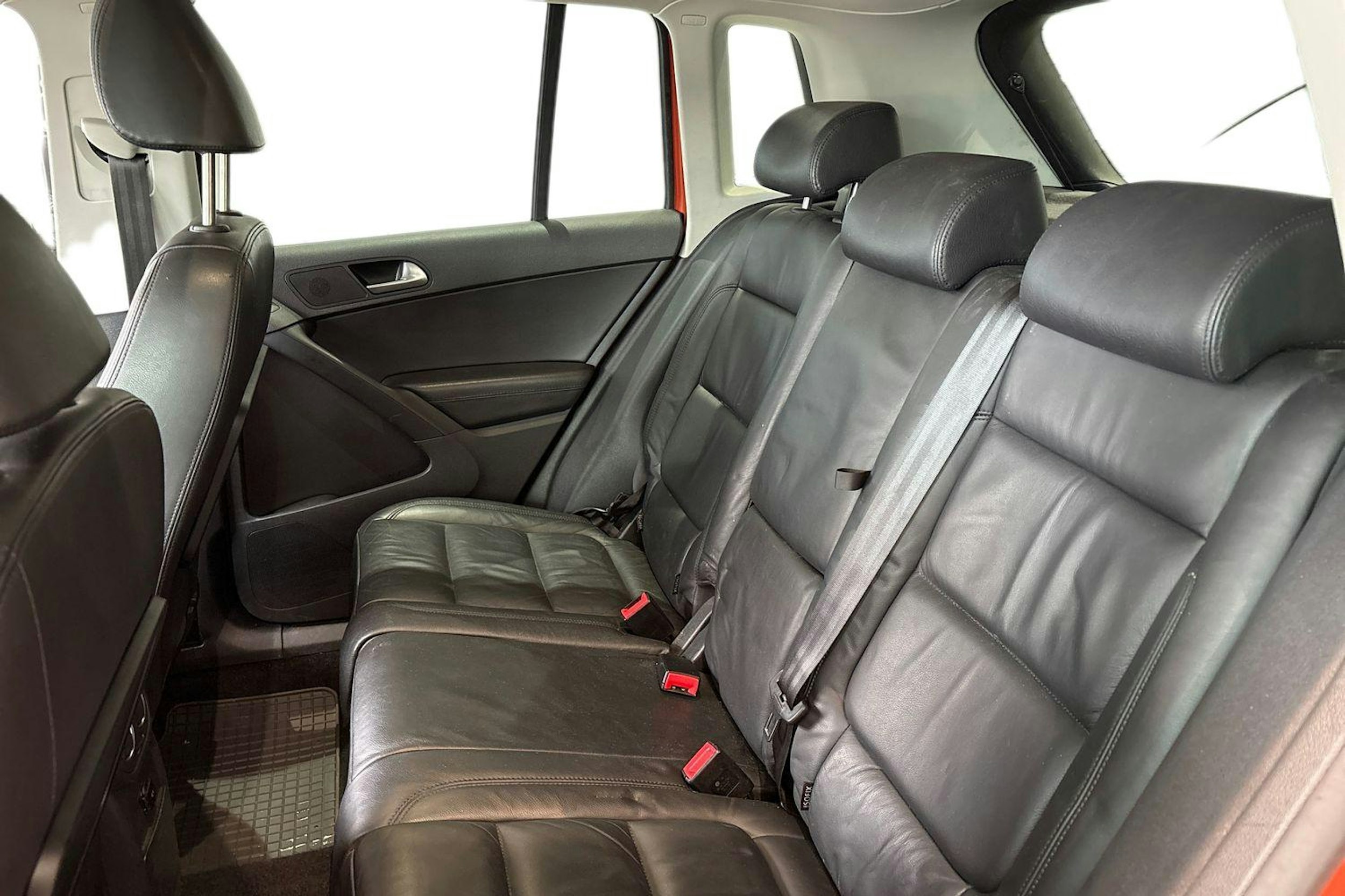 punainen Volkswagen Tiguan 2010 kuva 10.