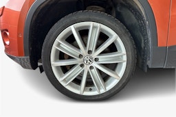 punainen Volkswagen Tiguan 2010 kuva 11.