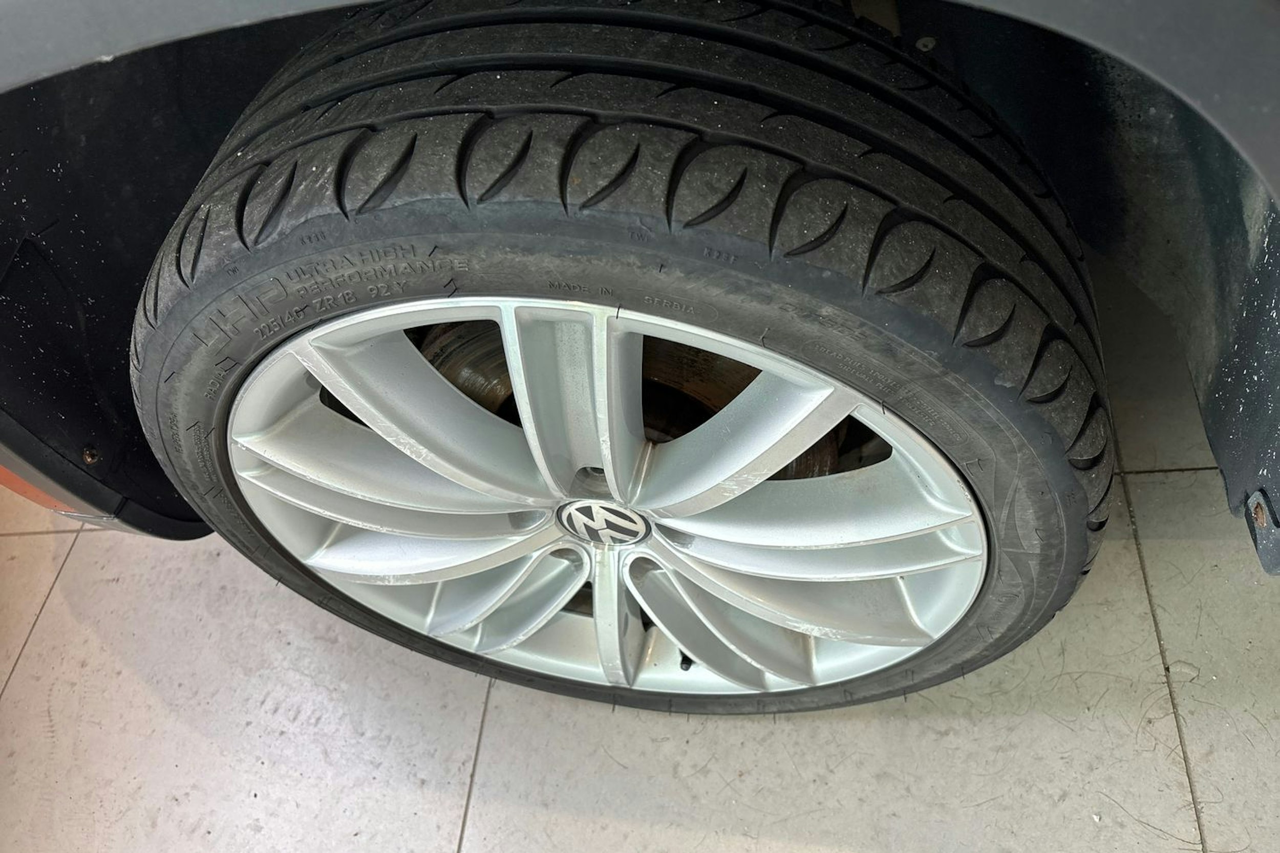 punainen Volkswagen Tiguan 2010 kuva 14.