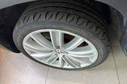 punainen Volkswagen Tiguan 2010 kuva 14.