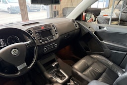 punainen Volkswagen Tiguan 2010 kuva 15.