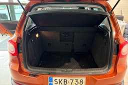 punainen Volkswagen Tiguan 2010 kuva 16.