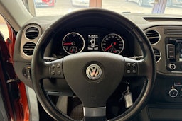 punainen Volkswagen Tiguan 2010 kuva 17.