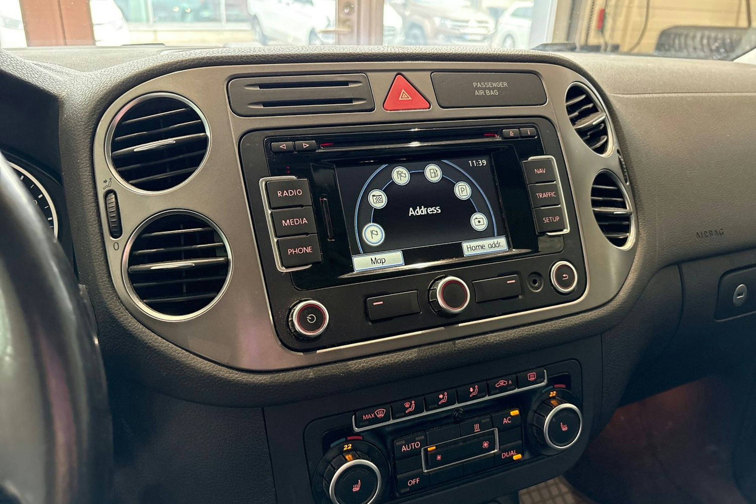 punainen Volkswagen Tiguan 2010 kuva 18.