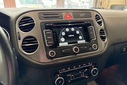 punainen Volkswagen Tiguan 2010 kuva 18.