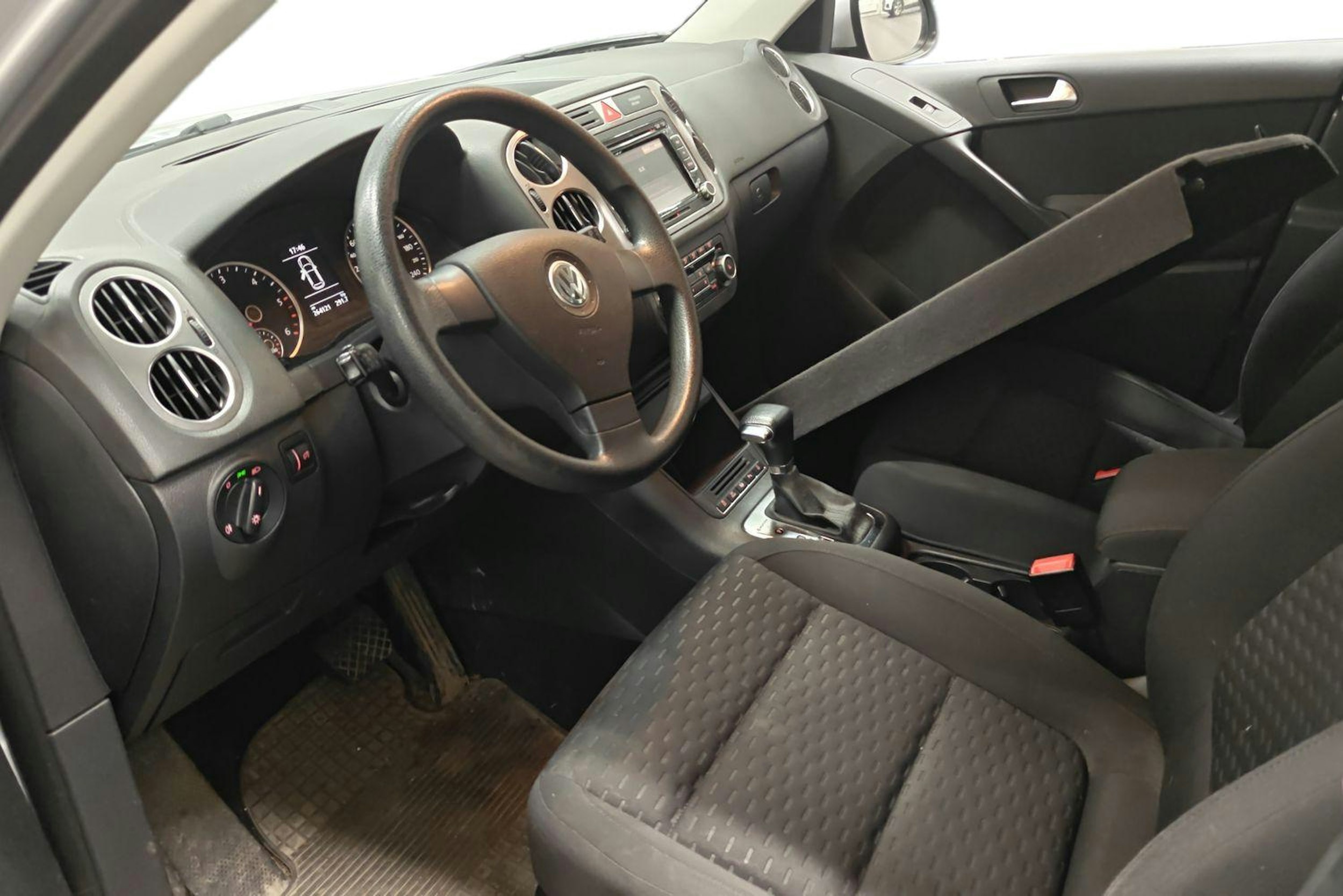 harmaa Volkswagen Tiguan 2010 kuva 3.