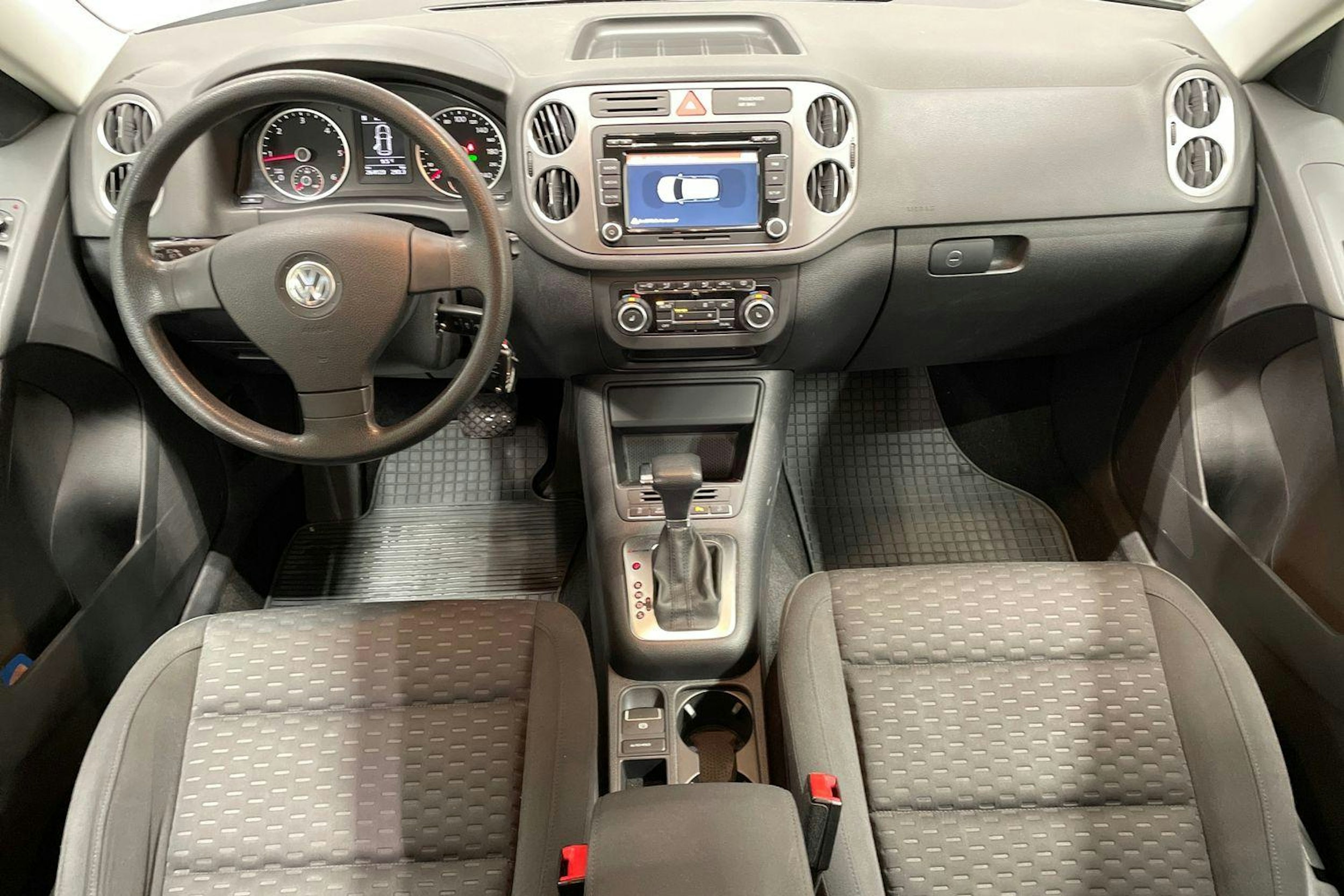 harmaa Volkswagen Tiguan 2010 kuva 9.