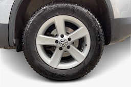 harmaa Volkswagen Tiguan 2010 kuva 11.