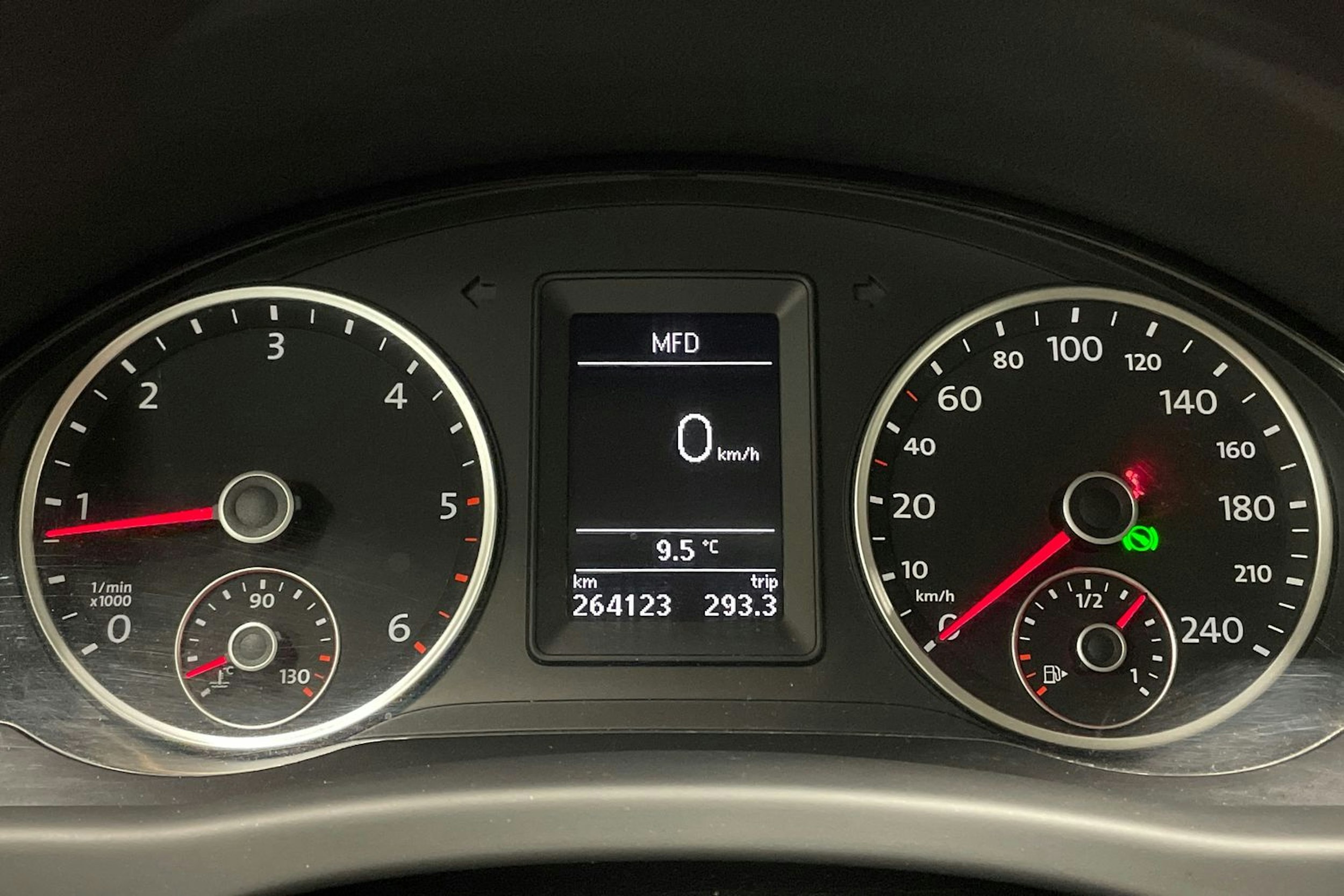 harmaa Volkswagen Tiguan 2010 kuva 16.