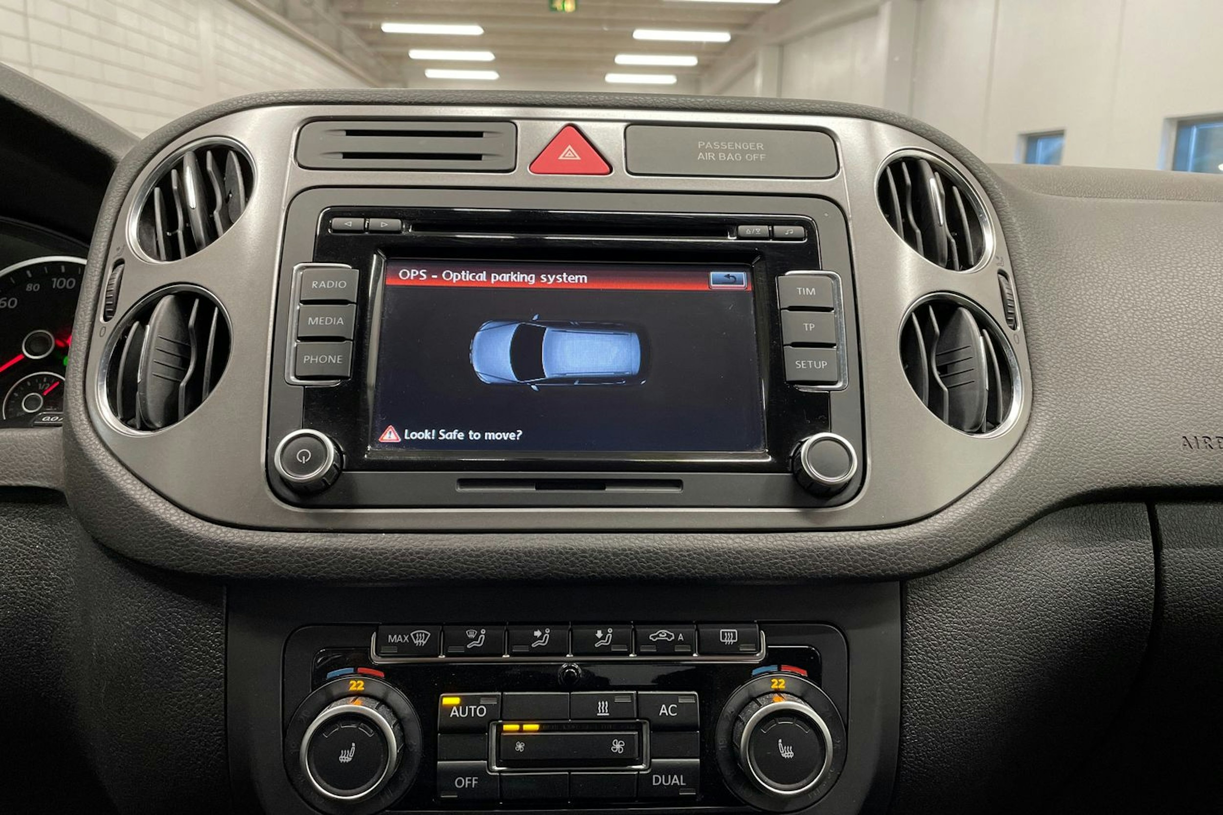 harmaa Volkswagen Tiguan 2010 kuva 17.