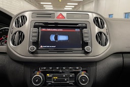 harmaa Volkswagen Tiguan 2010 kuva 17.