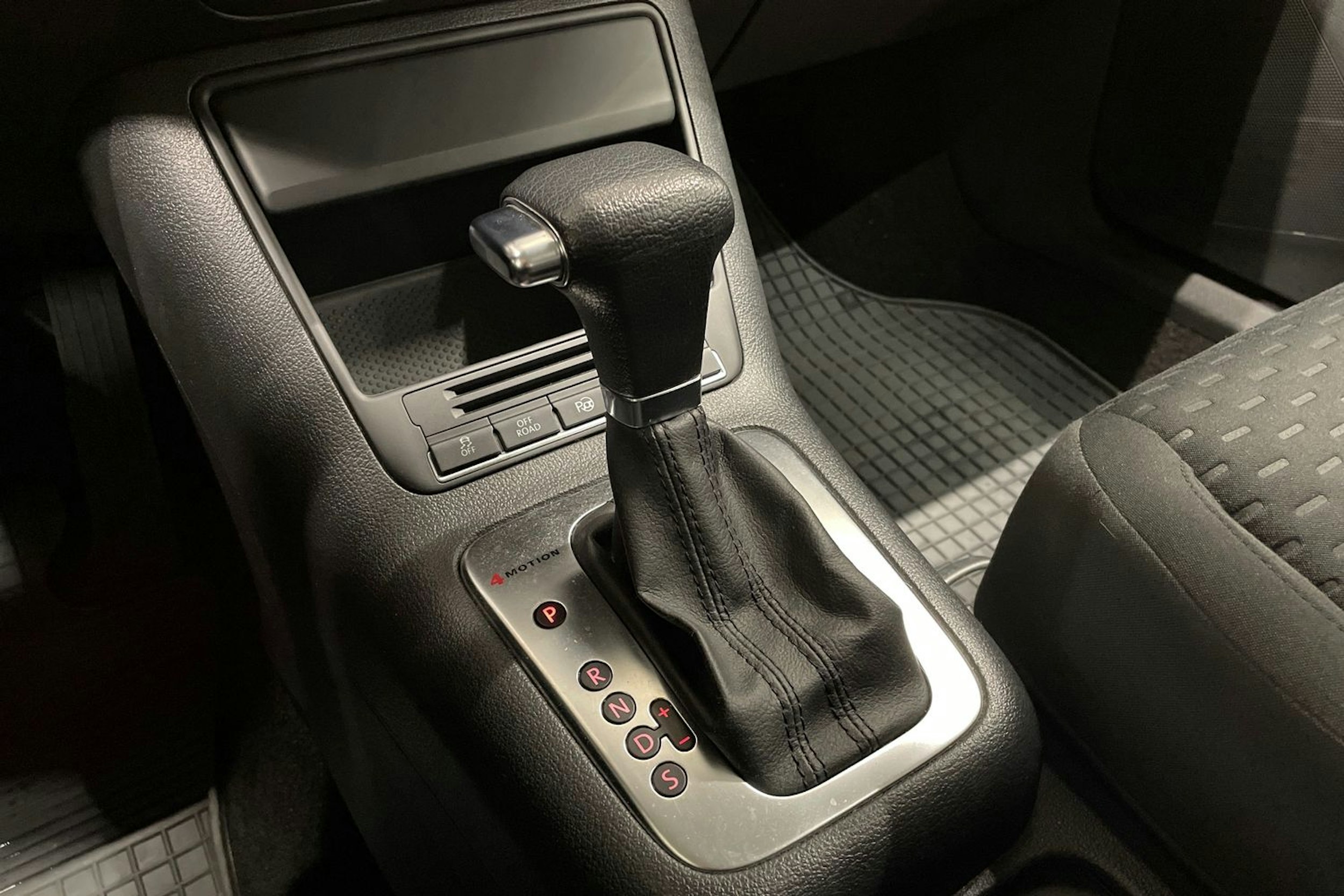 harmaa Volkswagen Tiguan 2010 kuva 18.