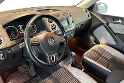 Punainen Volkswagen Tiguan 2011 kuva 6.