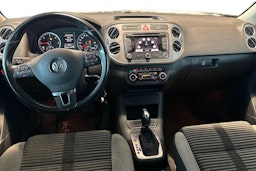 Punainen Volkswagen Tiguan 2011 kuva 7.