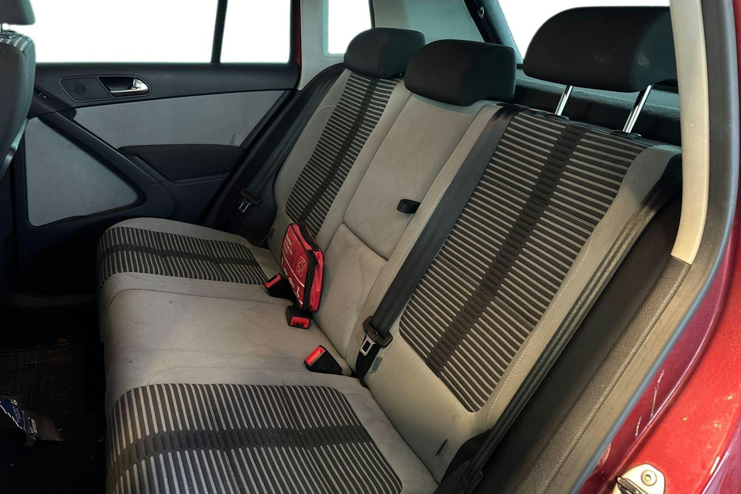 Punainen Volkswagen Tiguan 2011 kuva 8.