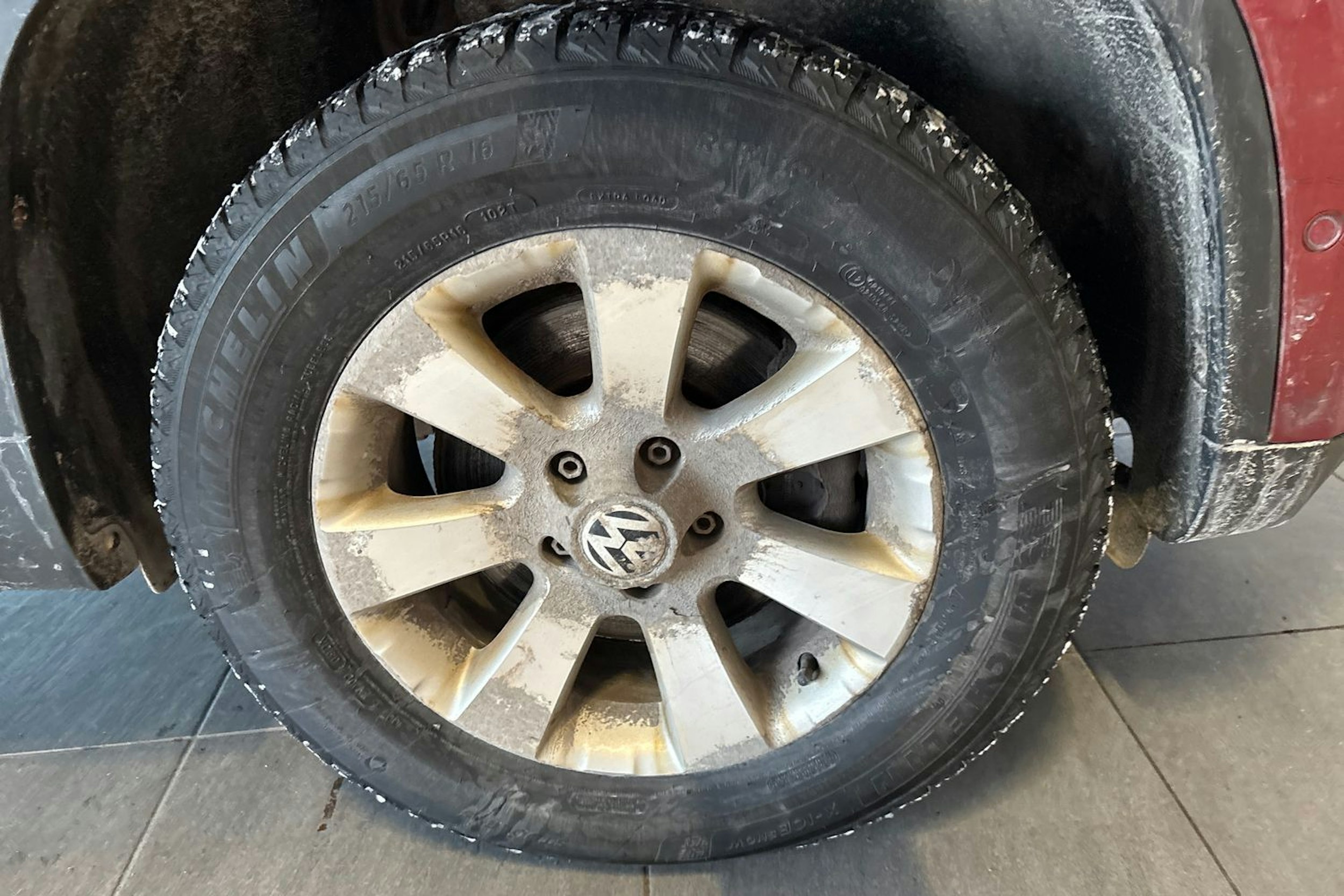 Punainen Volkswagen Tiguan 2011 kuva 10.