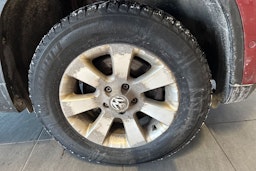 Punainen Volkswagen Tiguan 2011 kuva 10.