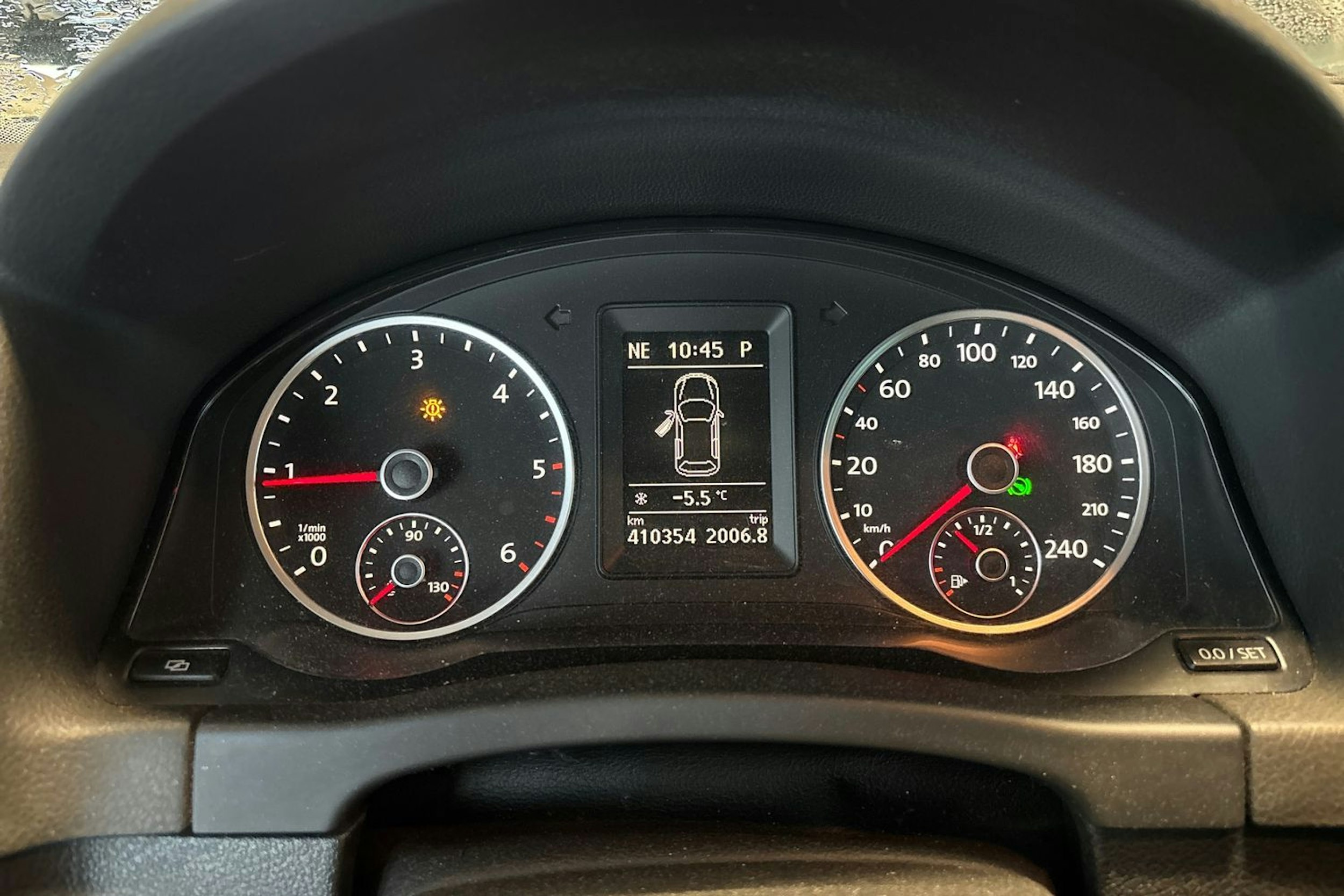 Punainen Volkswagen Tiguan 2011 kuva 12.