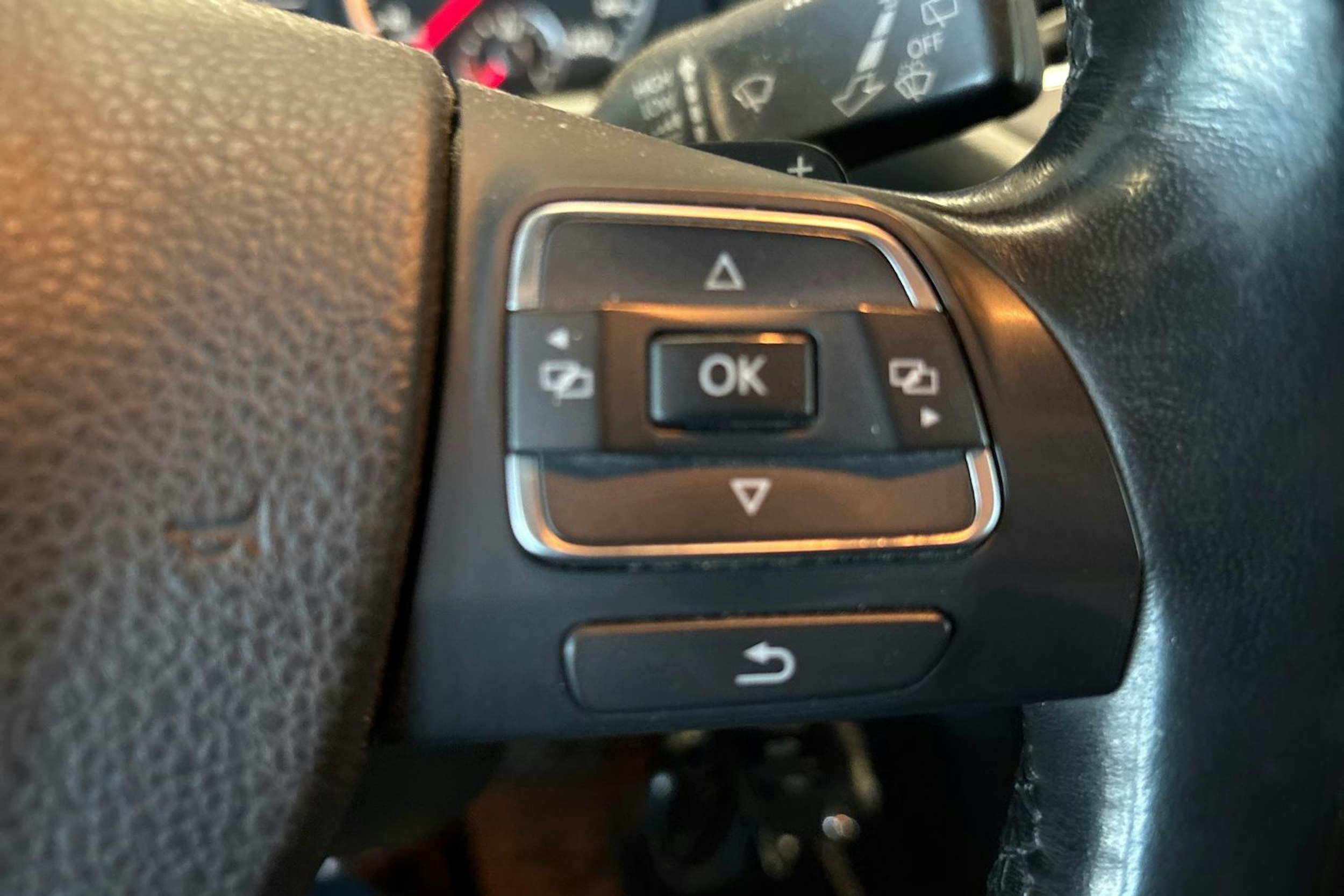 Punainen Volkswagen Tiguan 2011 kuva 15.