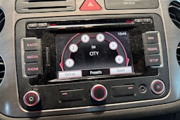 Punainen Volkswagen Tiguan 2011 kuva 17.