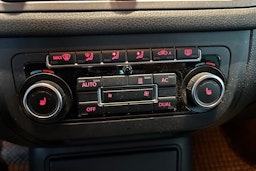 Punainen Volkswagen Tiguan 2011 kuva 19.