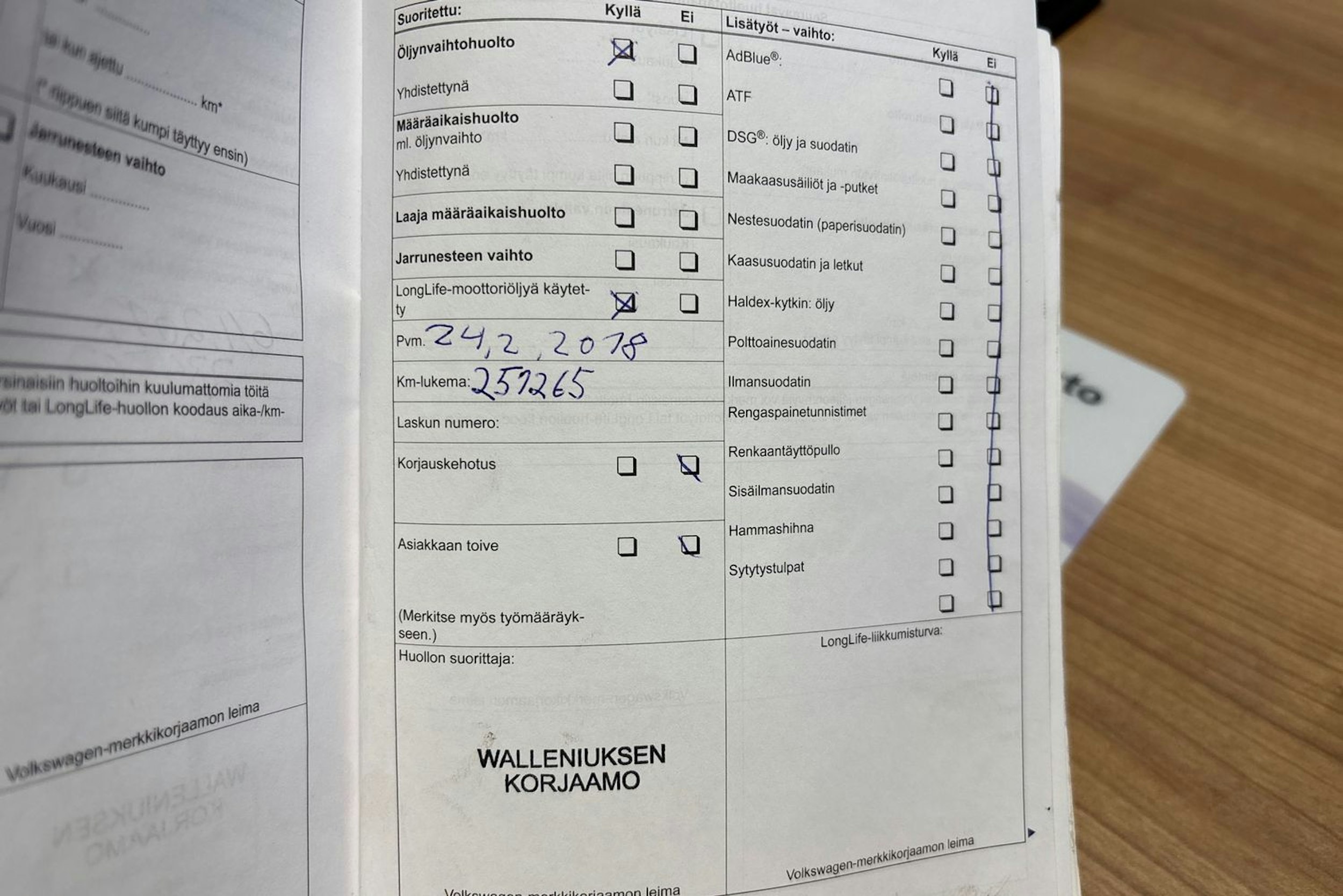 Punainen Volkswagen Tiguan 2011 kuva 26.