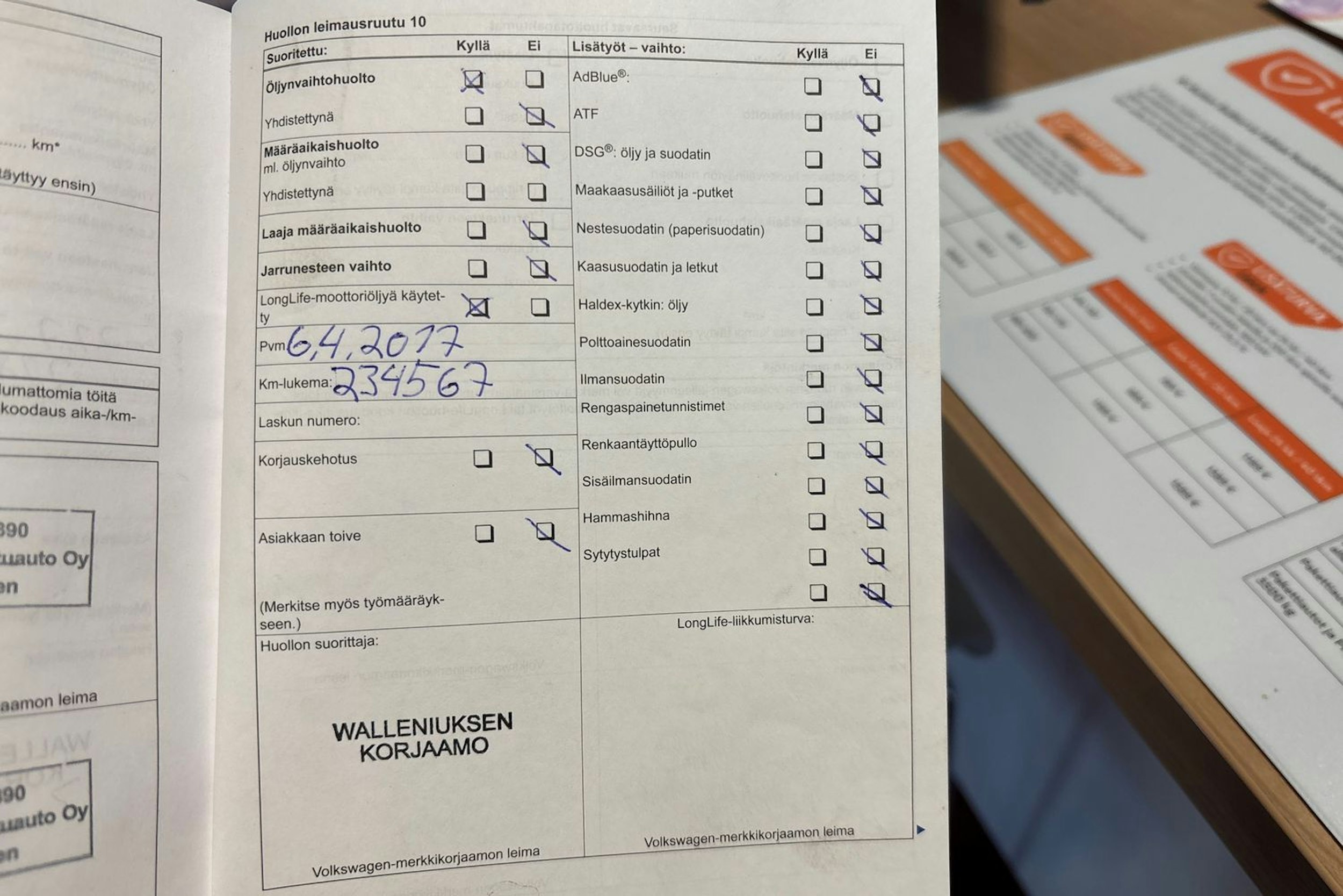 Punainen Volkswagen Tiguan 2011 kuva 27.