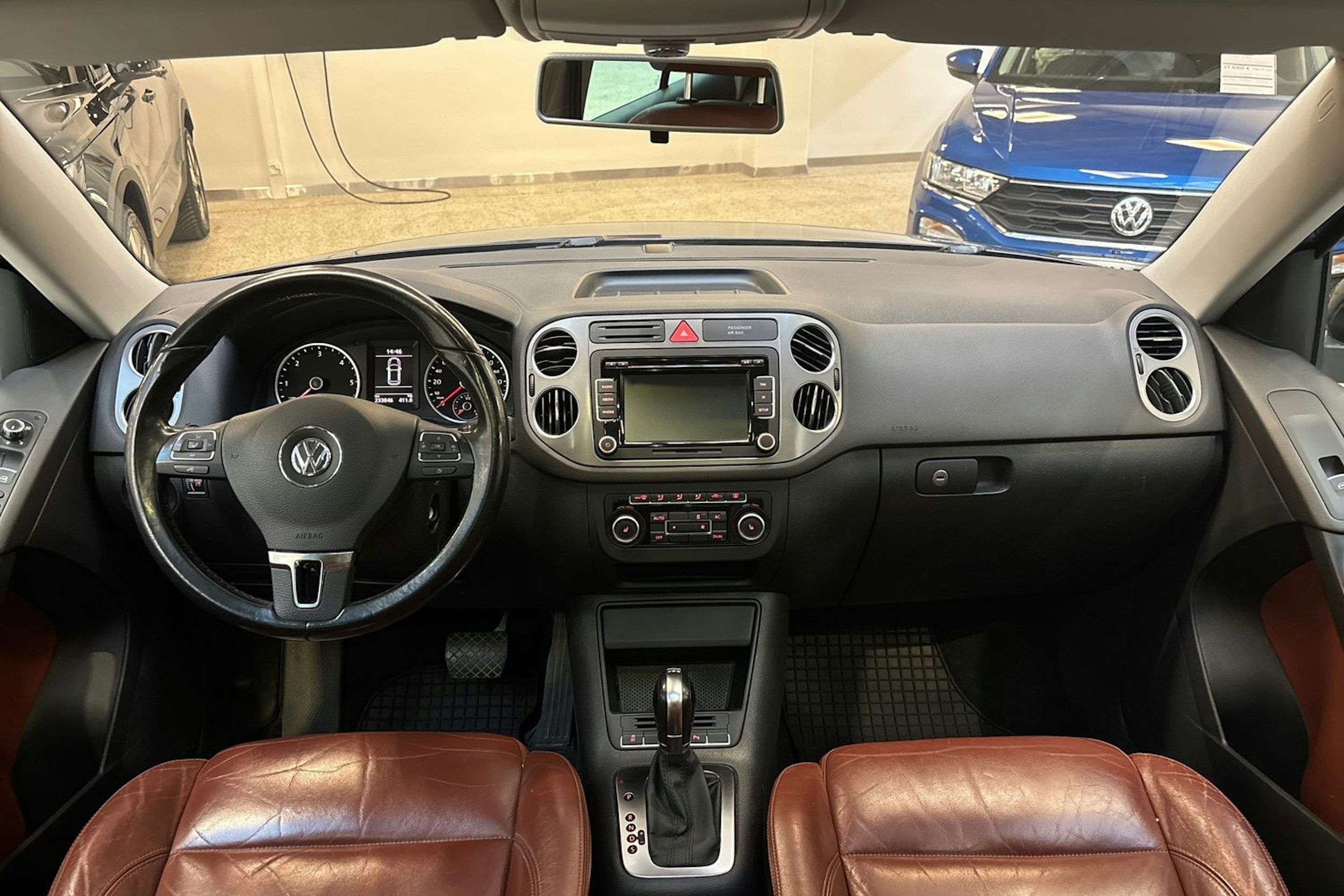 sininen Volkswagen Tiguan 2011 kuva 13.