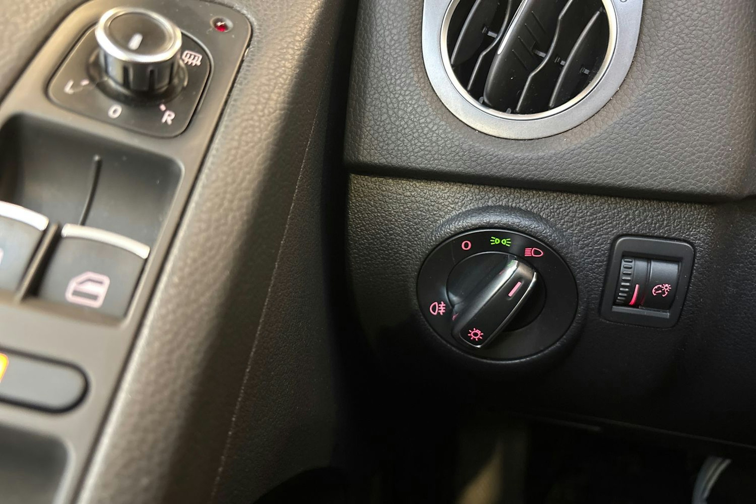 sininen Volkswagen Tiguan 2011 kuva 14.