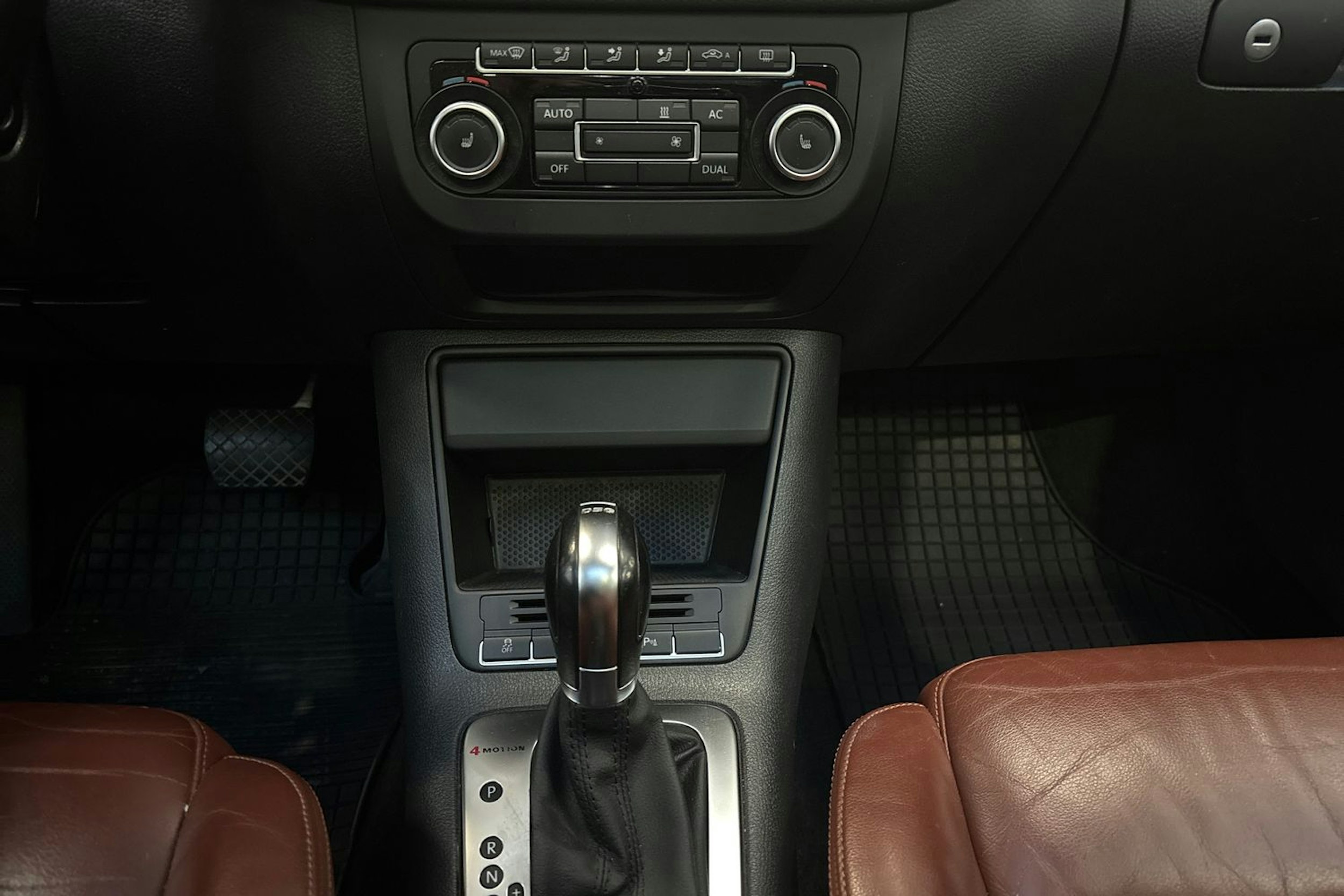 sininen Volkswagen Tiguan 2011 kuva 18.