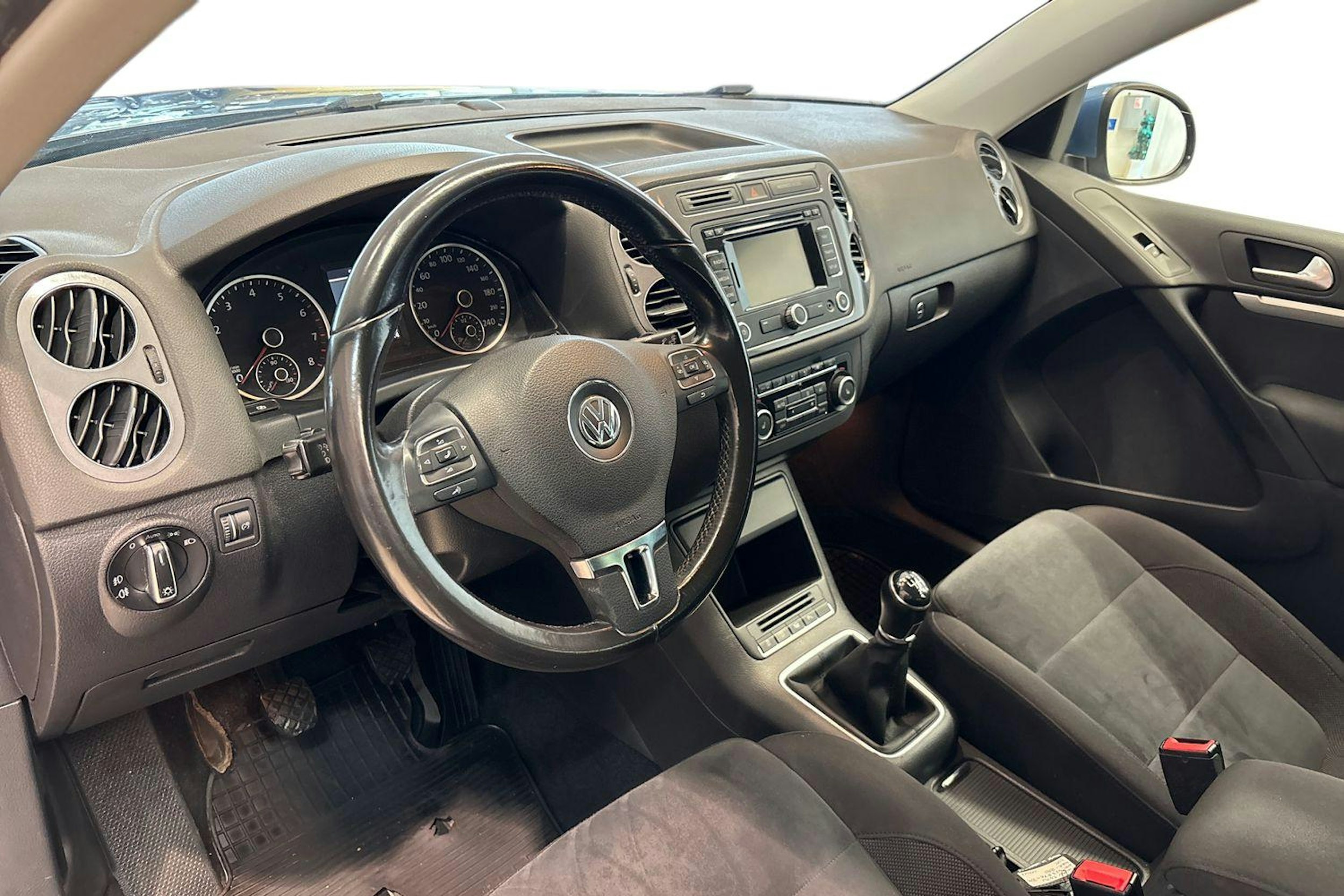 Sininen Volkswagen Tiguan 2011 kuva 7.