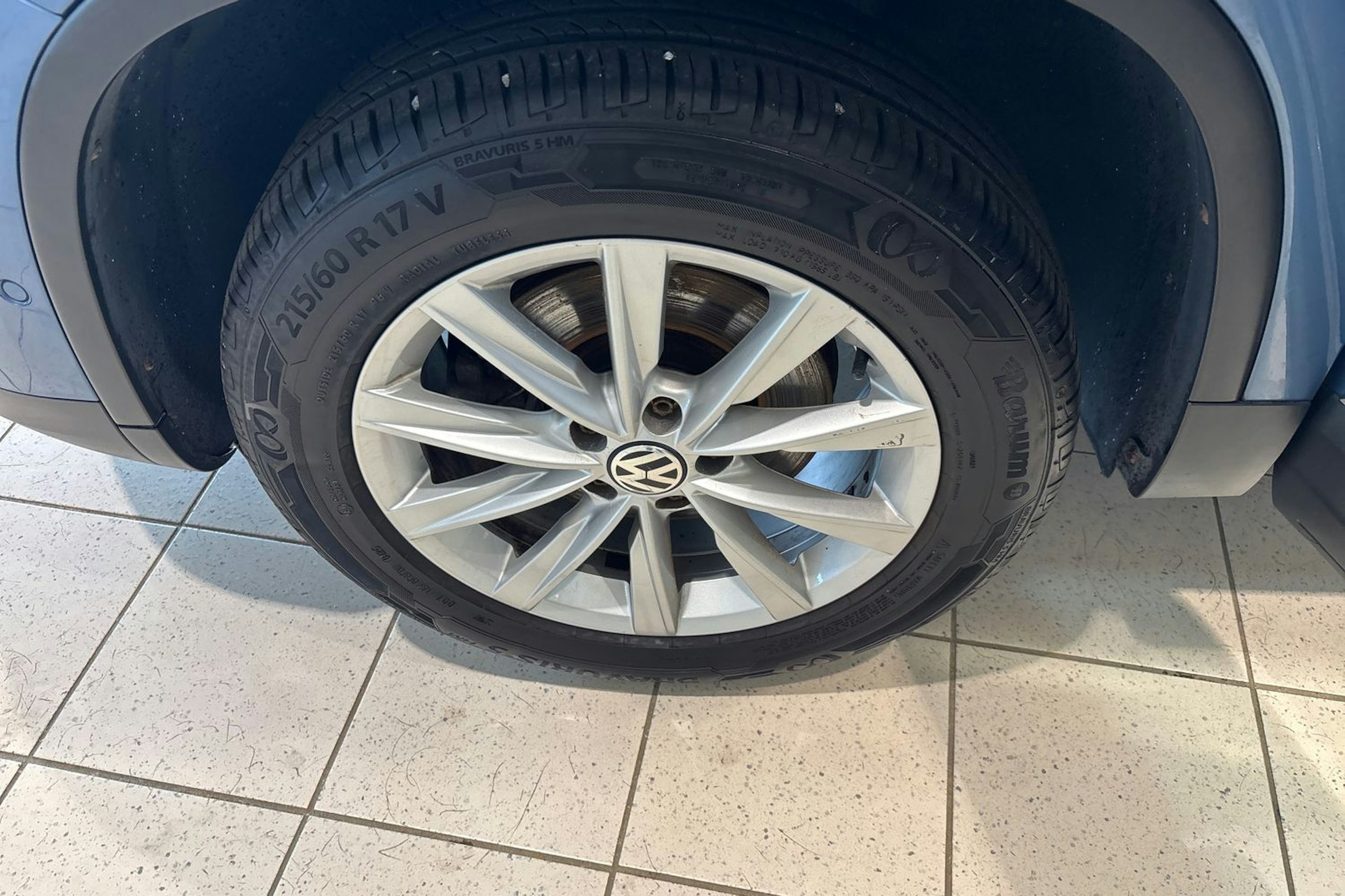 Sininen Volkswagen Tiguan 2011 kuva 13.