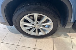 Sininen Volkswagen Tiguan 2011 kuva 13.