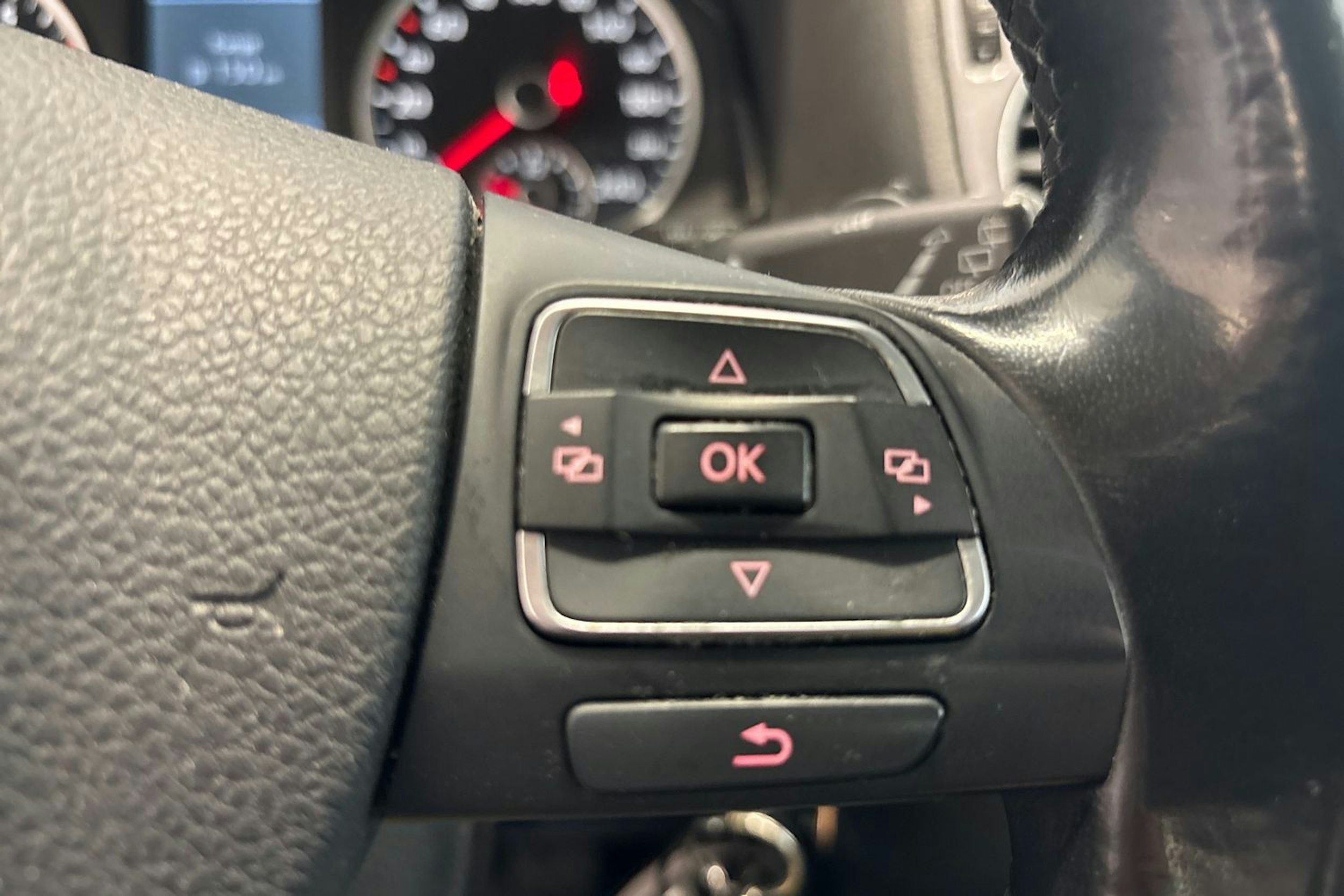 Sininen Volkswagen Tiguan 2011 kuva 16.