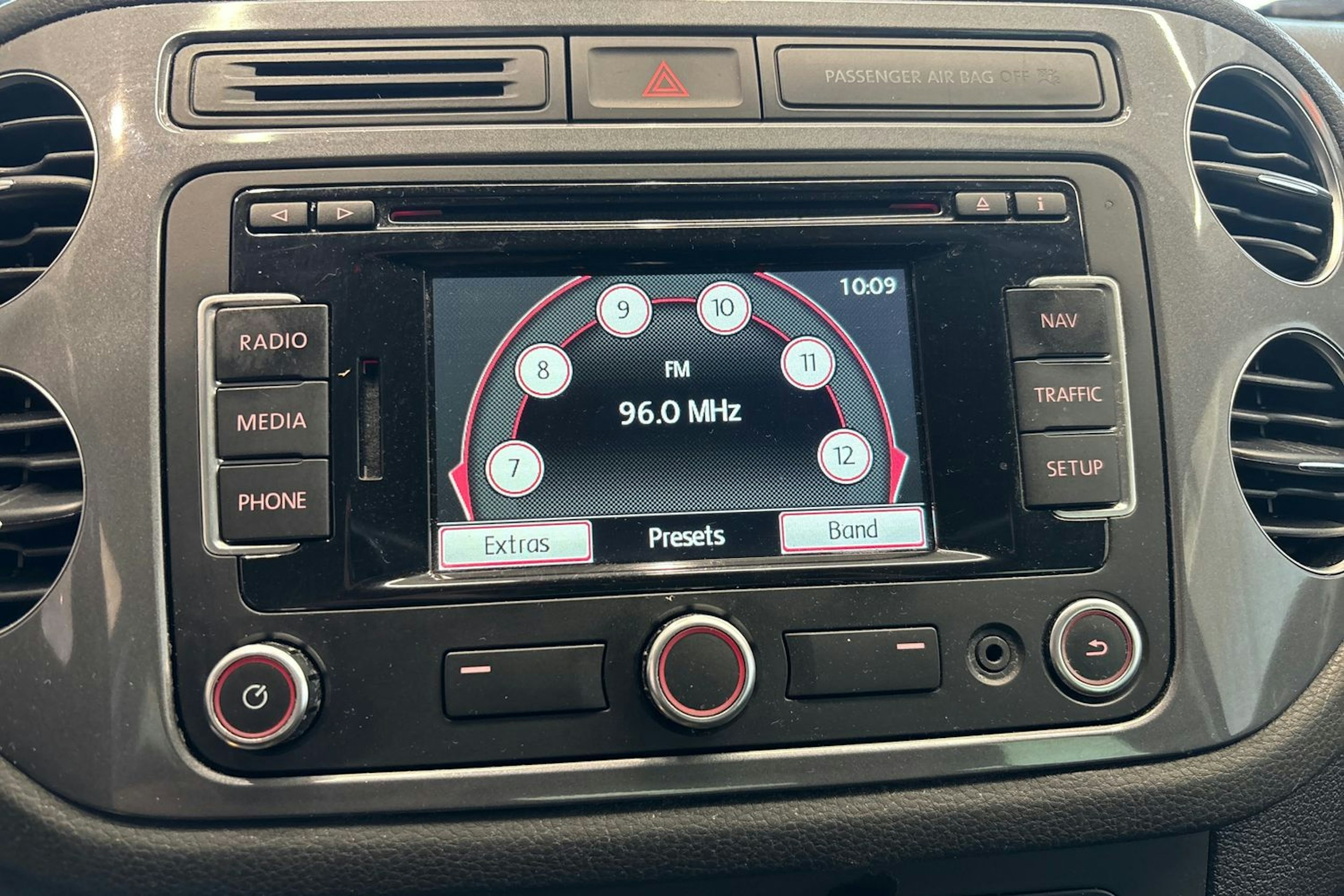 Sininen Volkswagen Tiguan 2011 kuva 17.