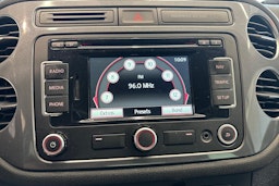 Sininen Volkswagen Tiguan 2011 kuva 17.