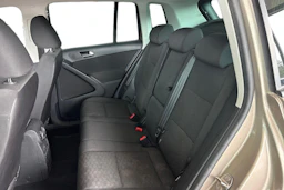 ruskea (beige) Volkswagen Tiguan 2011 kuva 8.