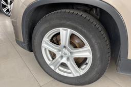 ruskea (beige) Volkswagen Tiguan 2011 kuva 13.