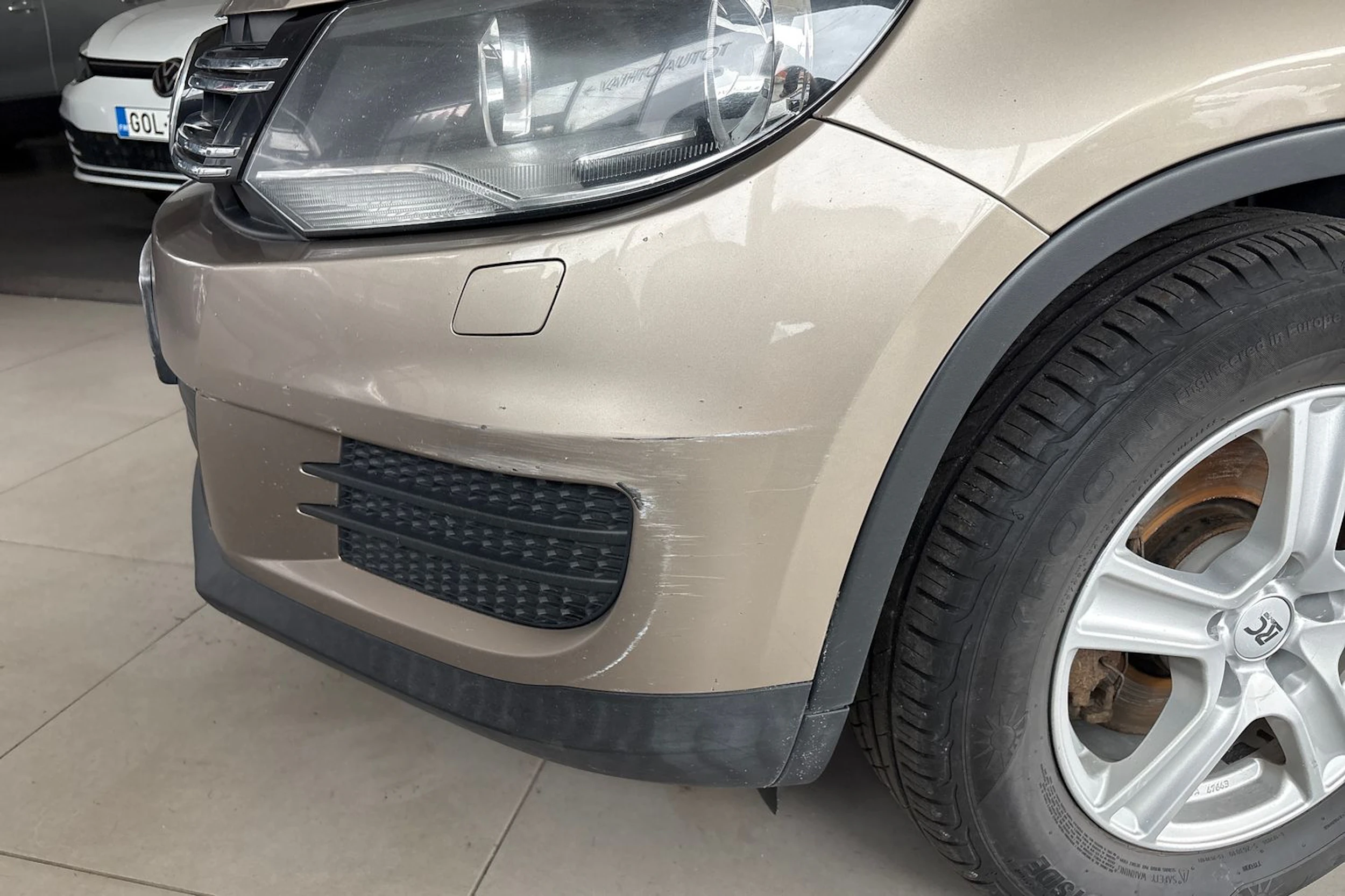 ruskea (beige) Volkswagen Tiguan 2011 kuva 15.