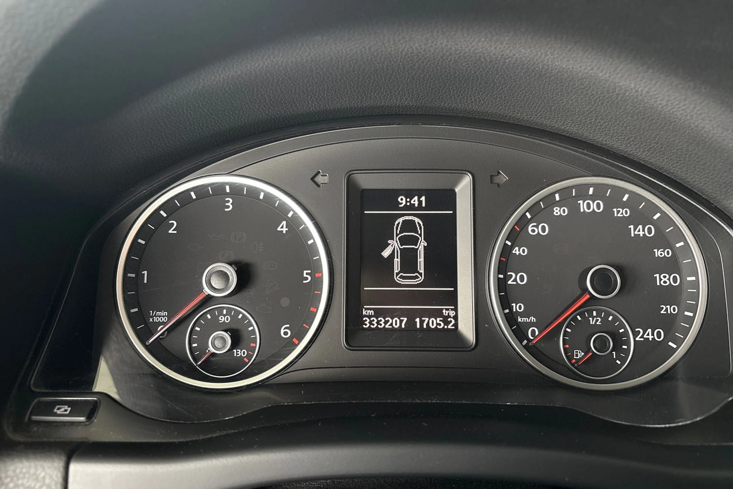 ruskea (beige) Volkswagen Tiguan 2011 kuva 18.