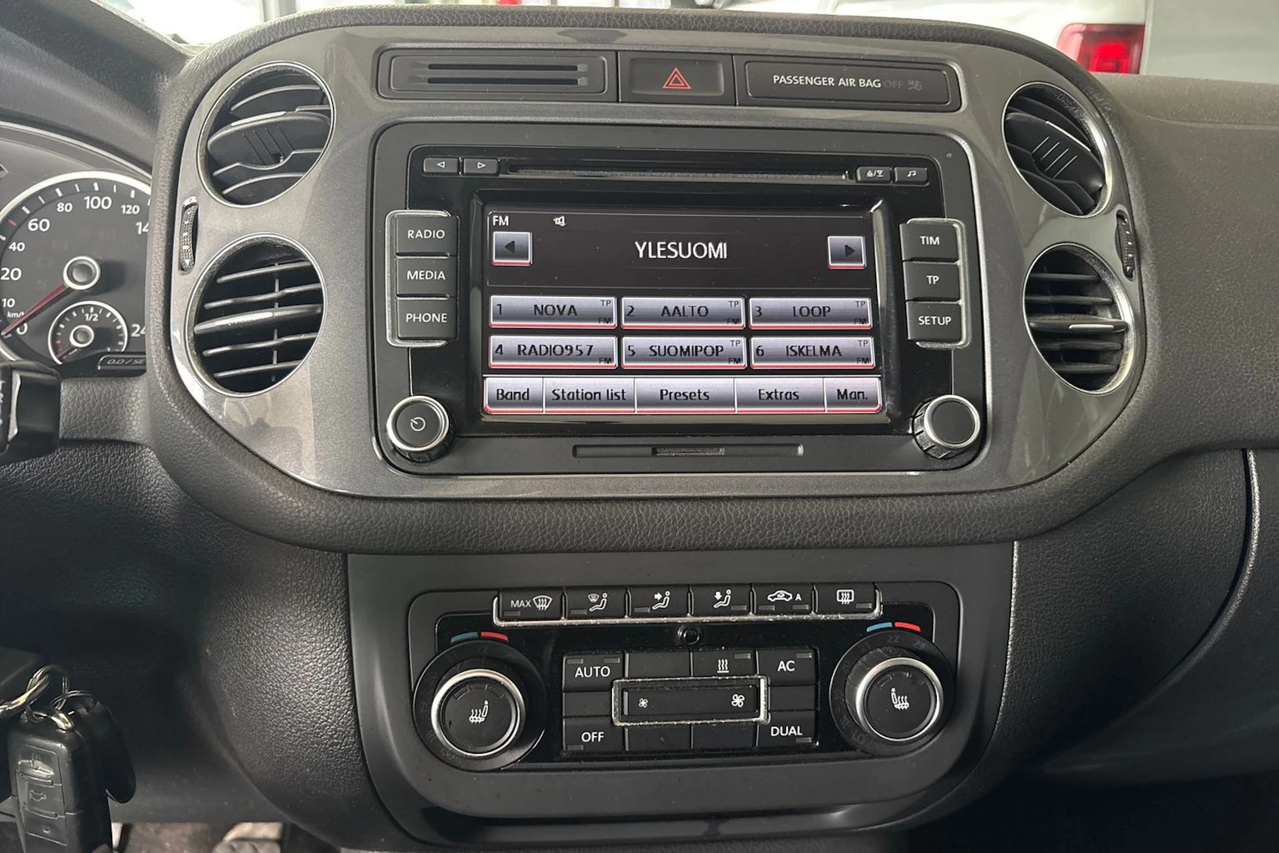 ruskea (beige) Volkswagen Tiguan 2011 kuva 19.