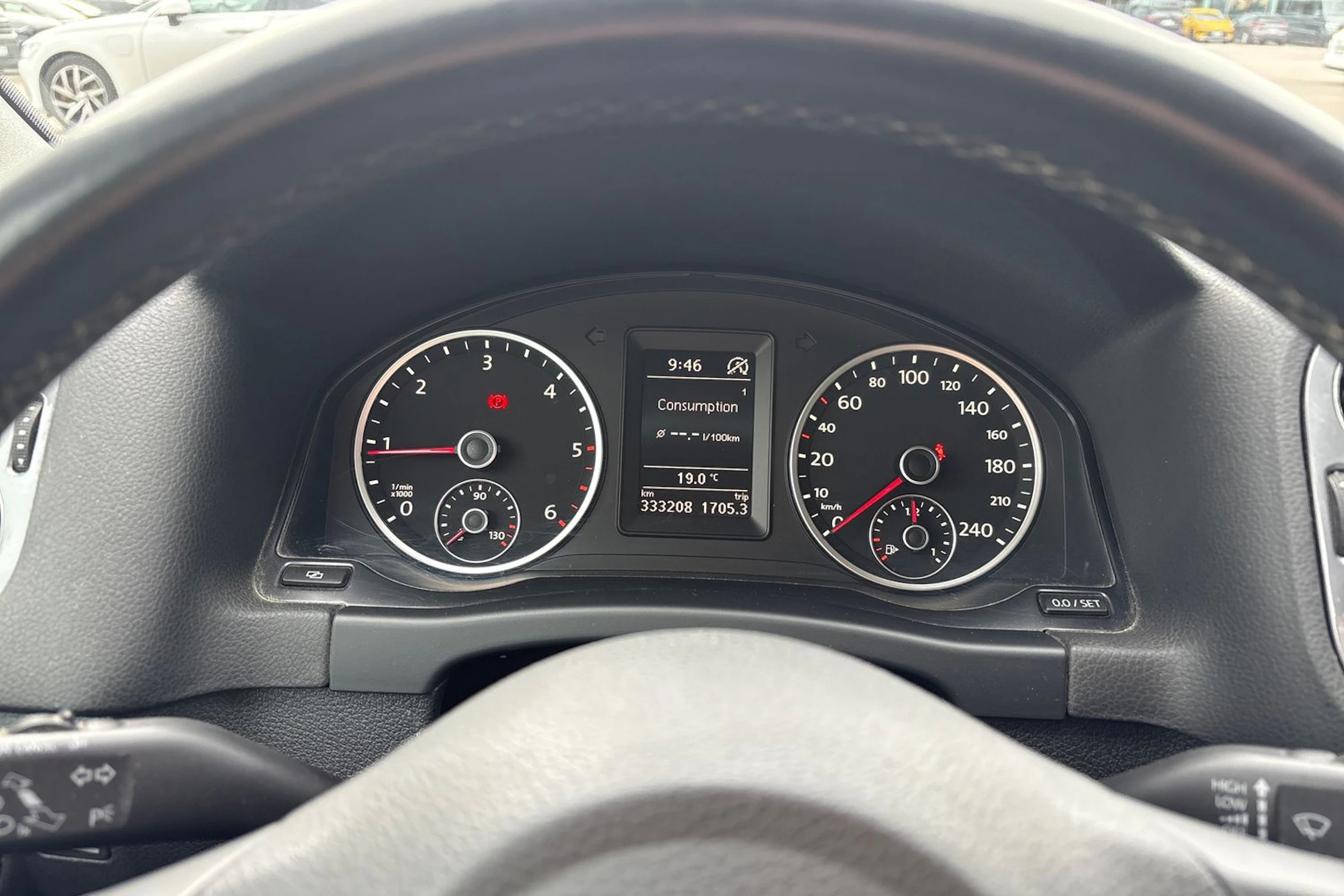 ruskea (beige) Volkswagen Tiguan 2011 kuva 33.