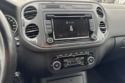 ruskea (beige) Volkswagen Tiguan 2011 kuva 34.