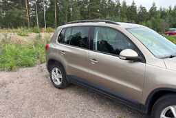 ruskea (beige) Volkswagen Tiguan 2011 kuva 35.