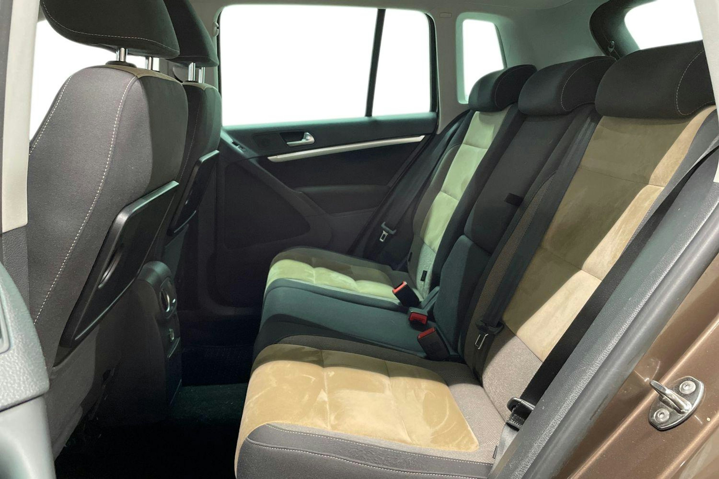 Ruskea (beige) Volkswagen Tiguan 2011 kuva 10.